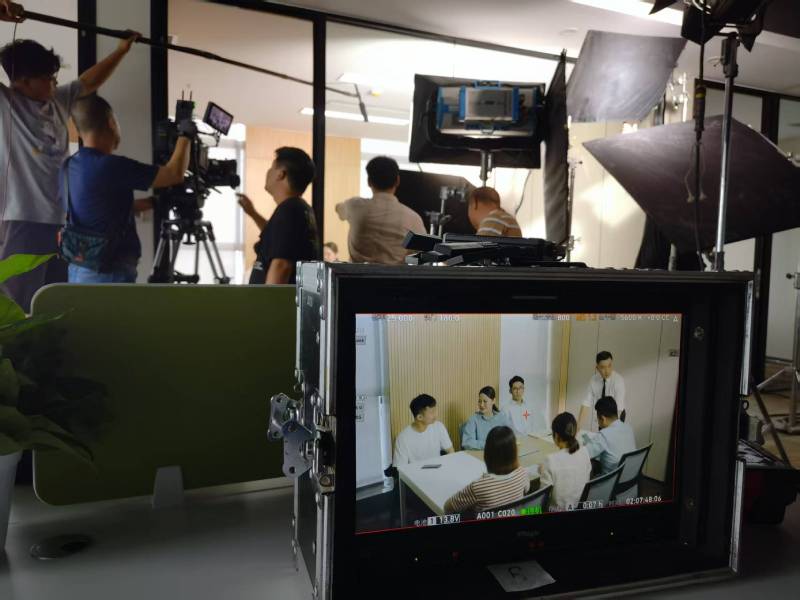 尧都区TVC拍摄公司：科技产品视觉化大师，诠释未来感与功能美学